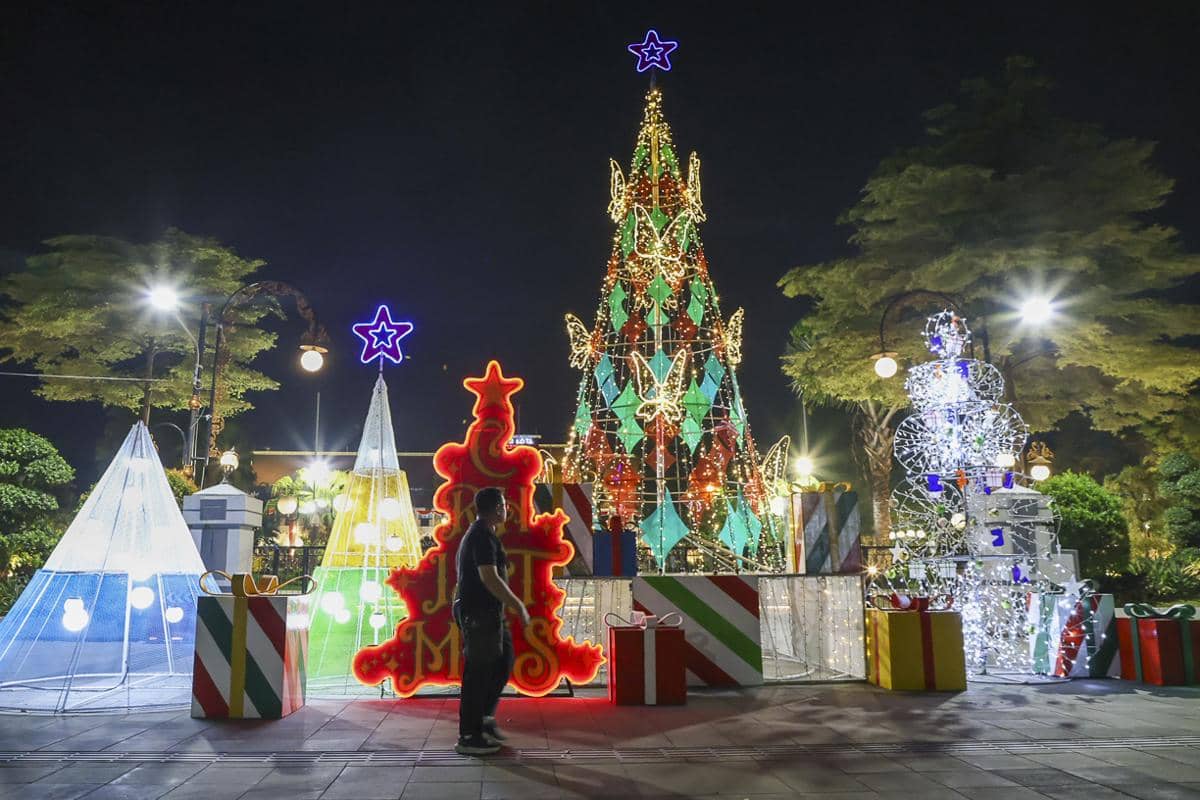 Hiasan Natal Surabaya.jpg