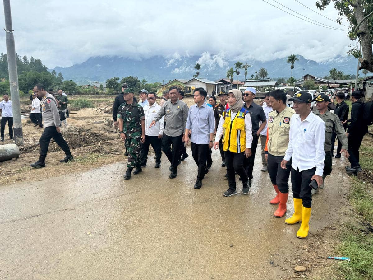 Wakil Presiden RI, Gibran Rakabuming Raka meninjau langsung Jembatan Aih Bobo di Desa Rigep, Kabupaten Gayo Lues, Provinsi Aceh