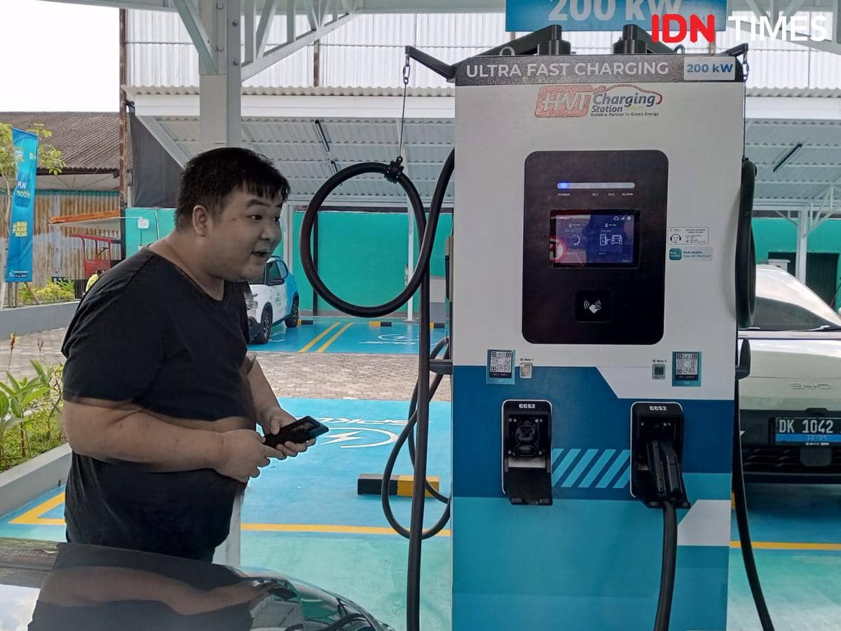 SPKLU fast charging. (IDN Times/Daruwaskita)