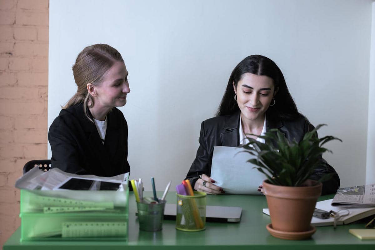 ilustrasi suasana kerja