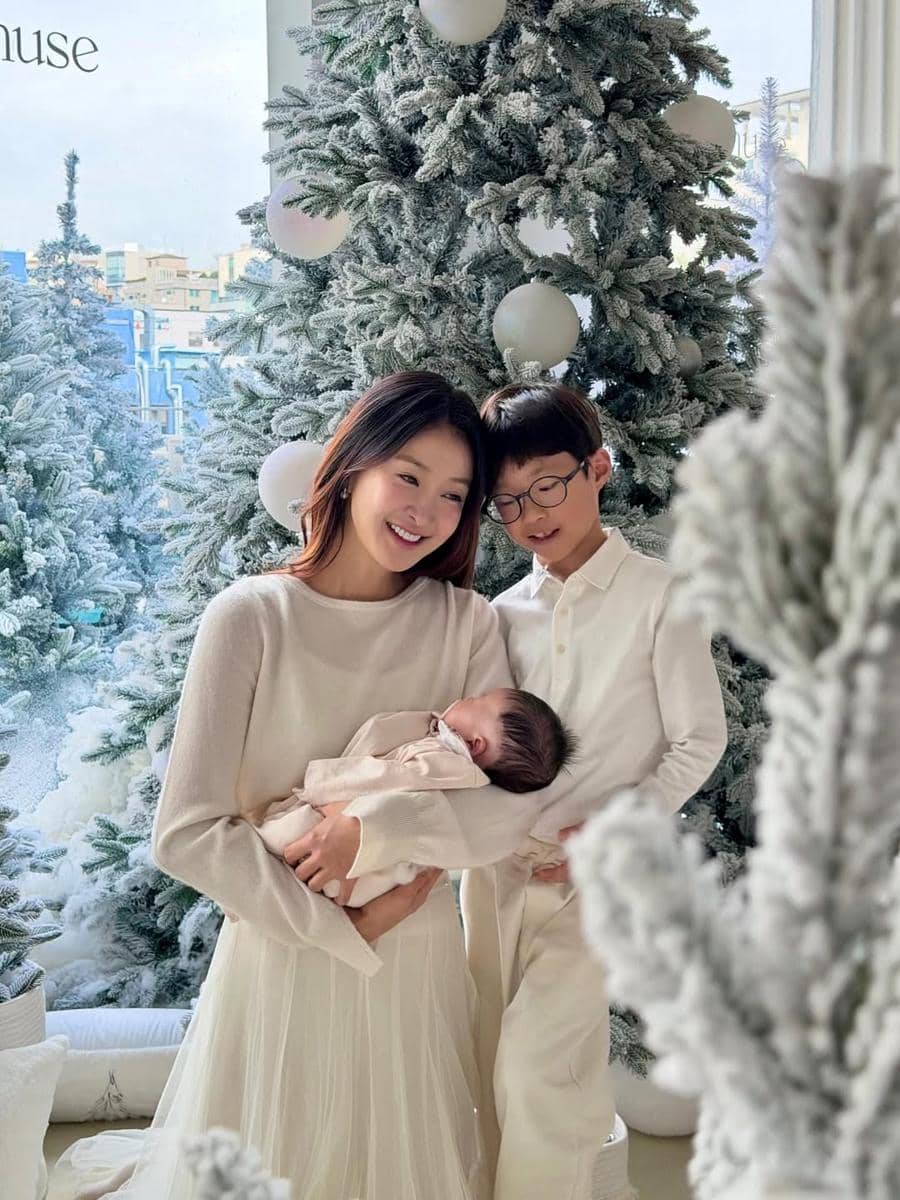 Lee Si Young dn kedua anaknya