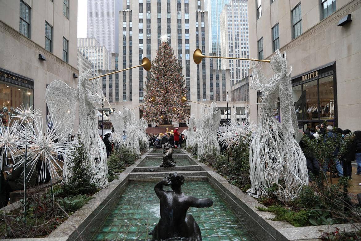 ilustrasi wisata musim dingin di New York ala film Home Alone