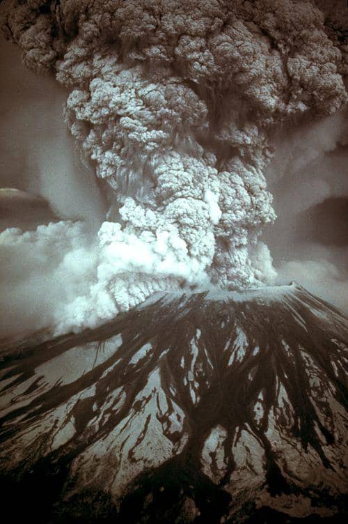 ilustrasi erupsi gunung berapi
