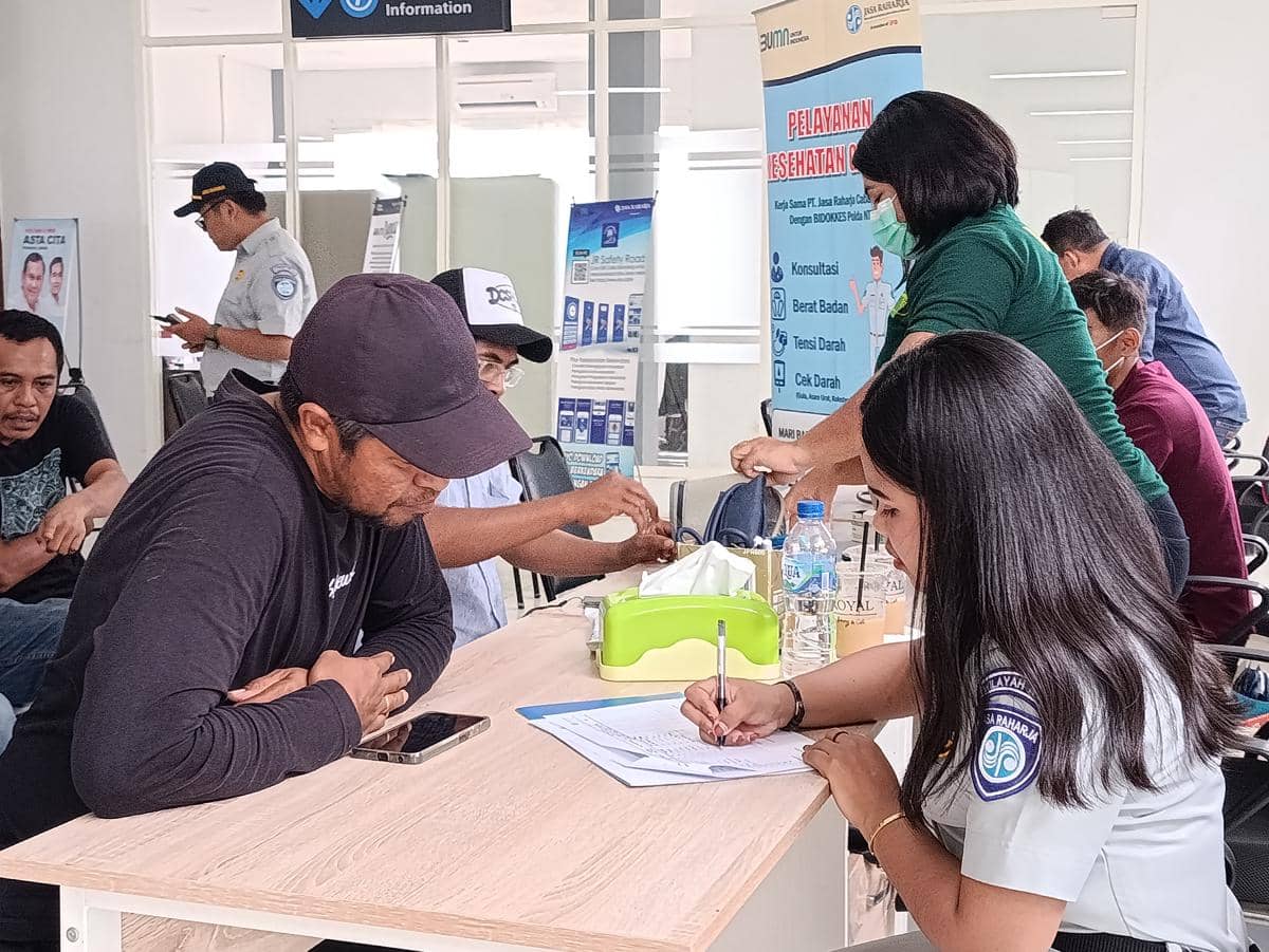 Pelayanan kesehatan gratis di Terminal Bimoku. (IDN Times/Putra Bali Mula)
