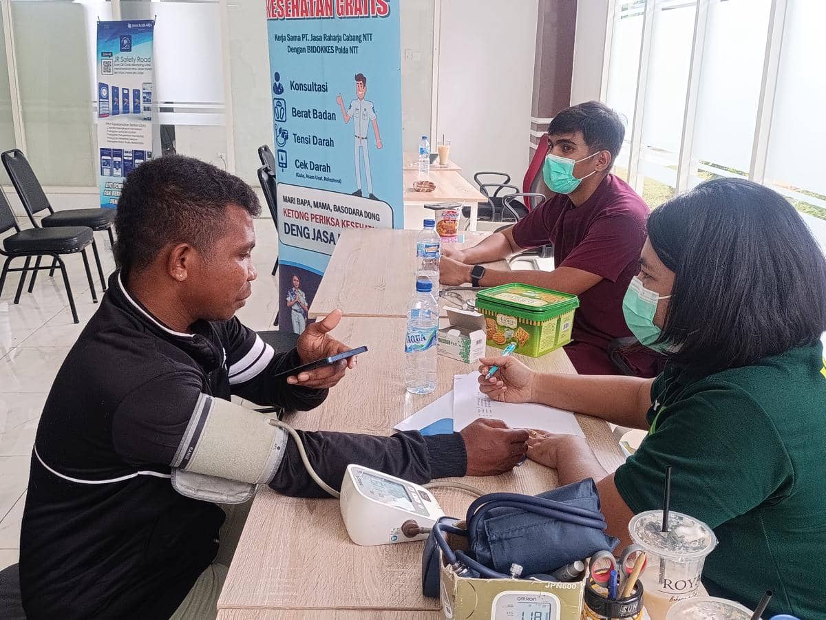 Pelayanan kesehatan gratis di Terminal Bimoku. (IDN Times/Putra Bali Mula)