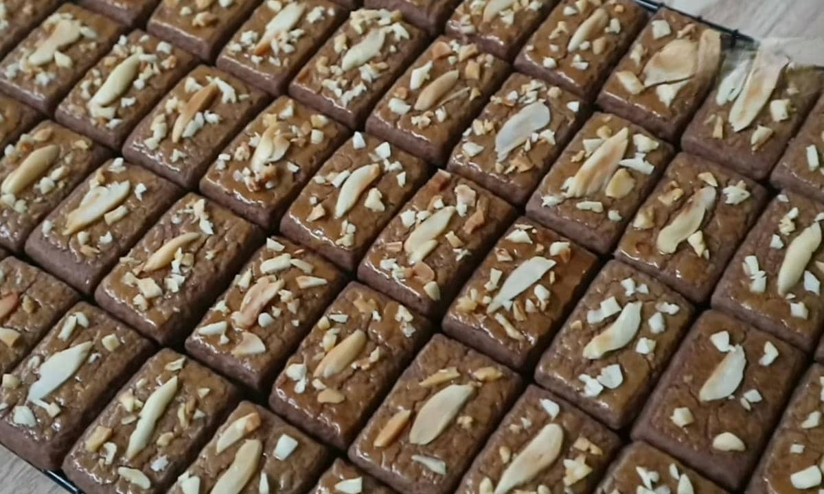 ilustrasi kue kering spekuk cokelat kenari 