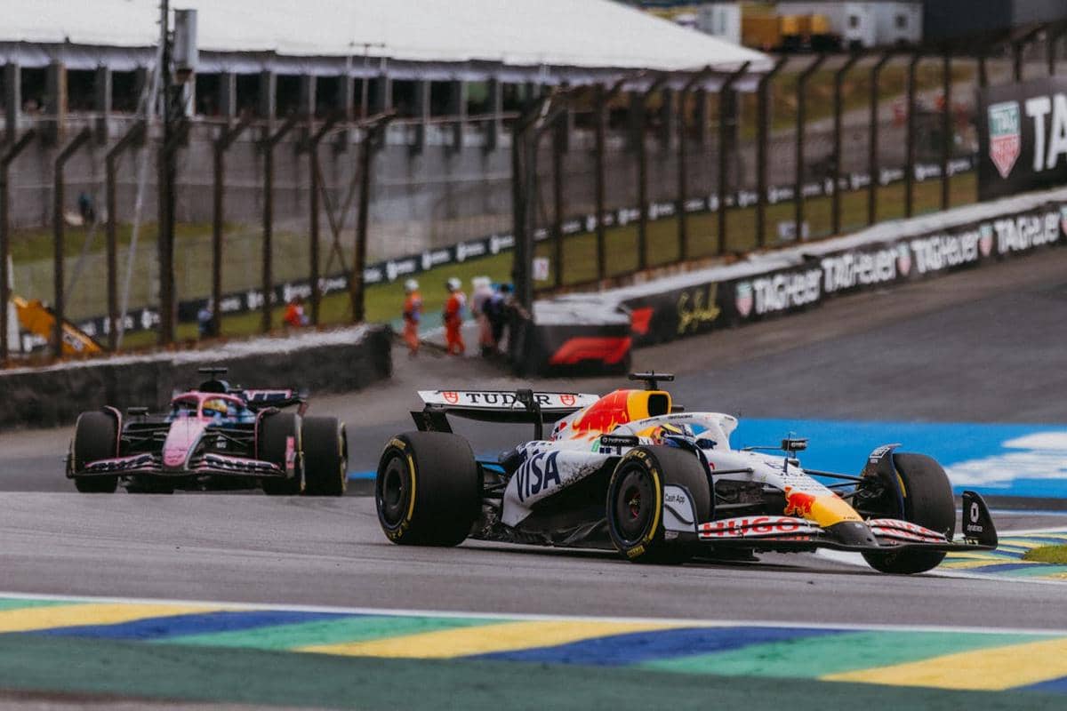 Isack Hadjar saat menjalani pekan balap F1 GP Brasil 2025