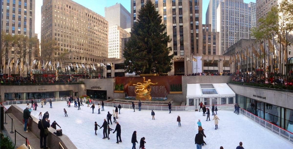 ilustrasi Rockefeller Center saat musim dingin