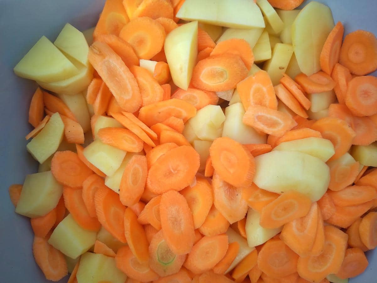 ilustrasi kentang dan wortel