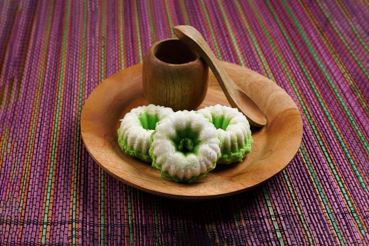 ilustrasi kue putu ayu