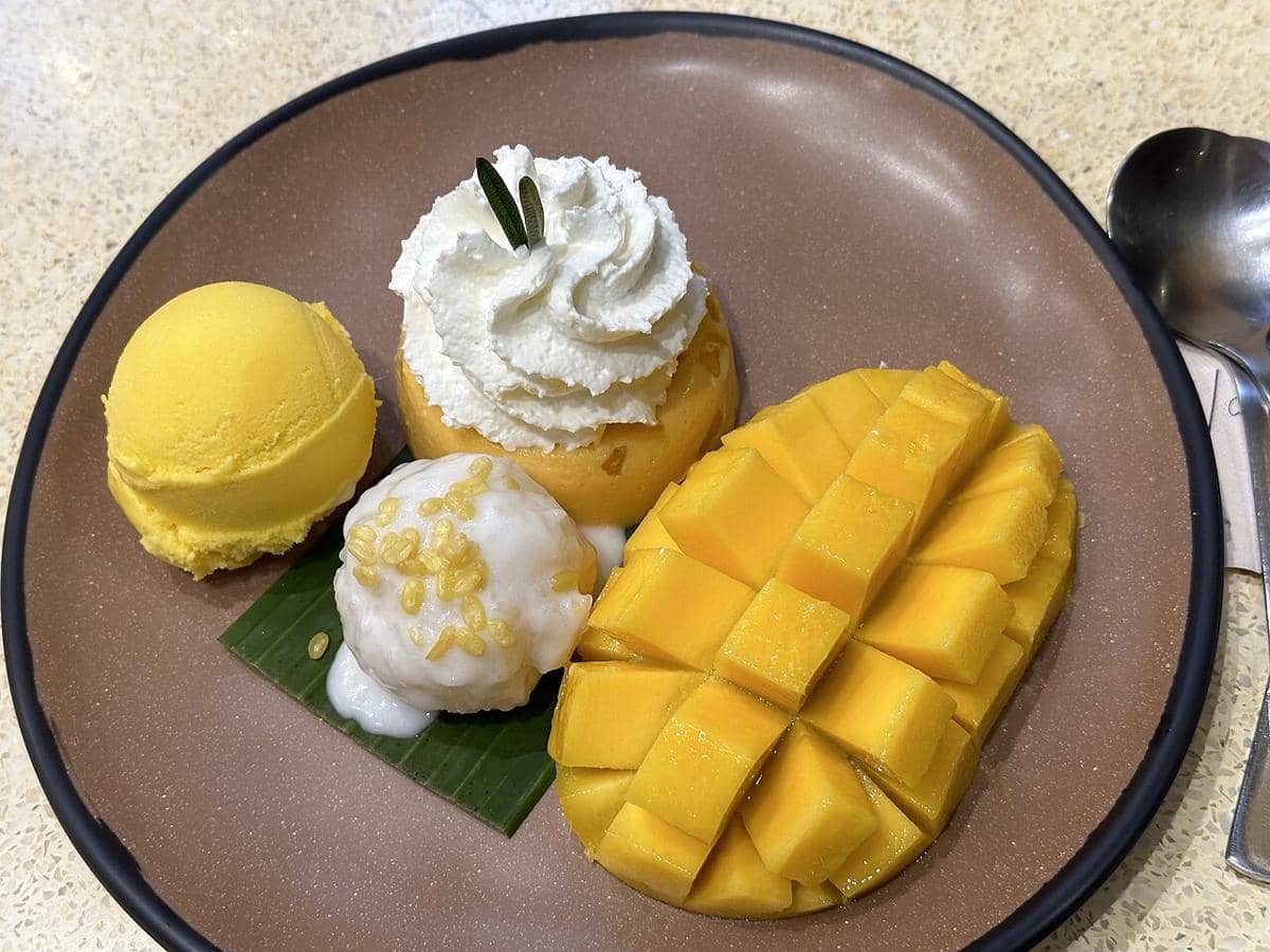 ilustrasi mango sticky rice keju
