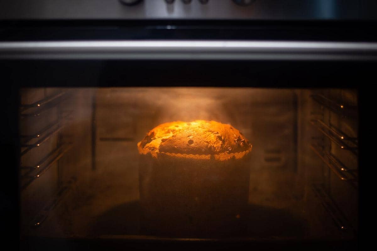 ilustrasi cara membuat panettone klasik 