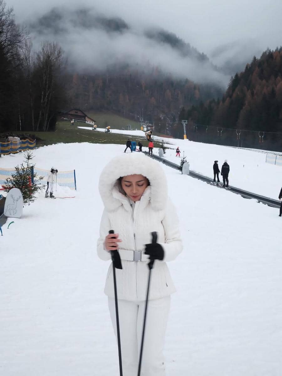 Keluarga Rachel Vennya main salju saat di Italia