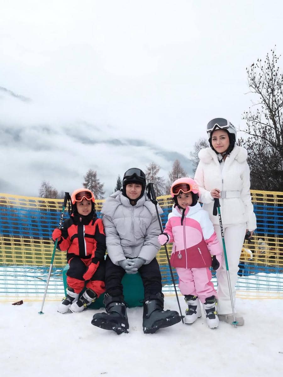 Keluarga Rachel Vennya main salju saat di Italia