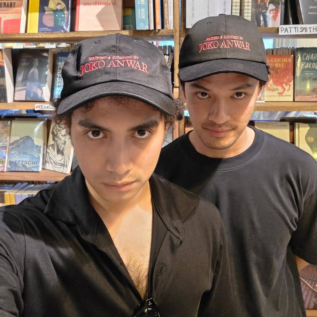 Omara Esteghlal ke toko buku bareng sahabat