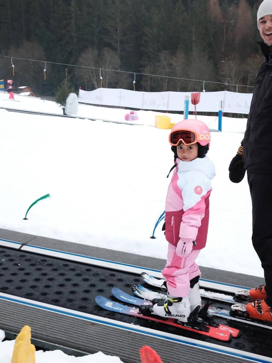 Keluarga Rachel Vennya main salju saat di Italia