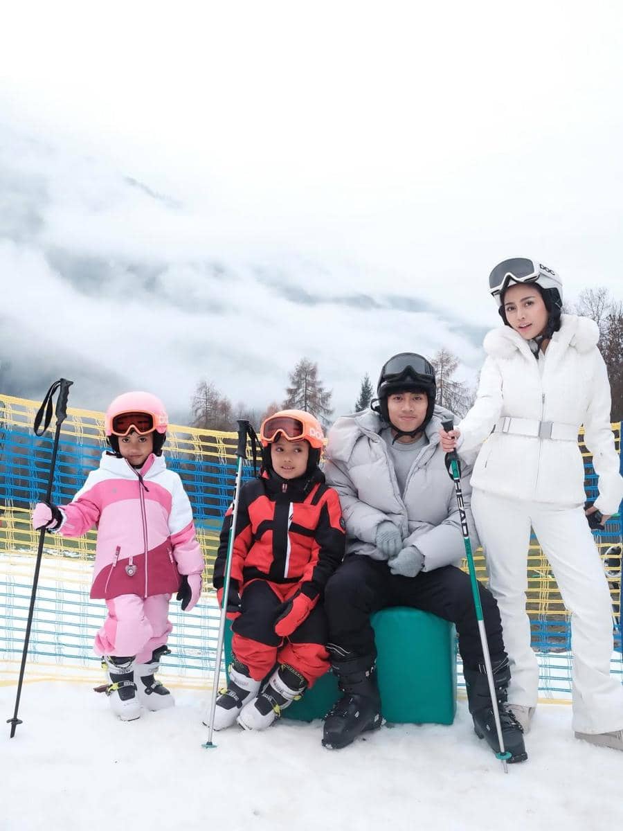 Keluarga Rachel Vennya main salju saat di Italia