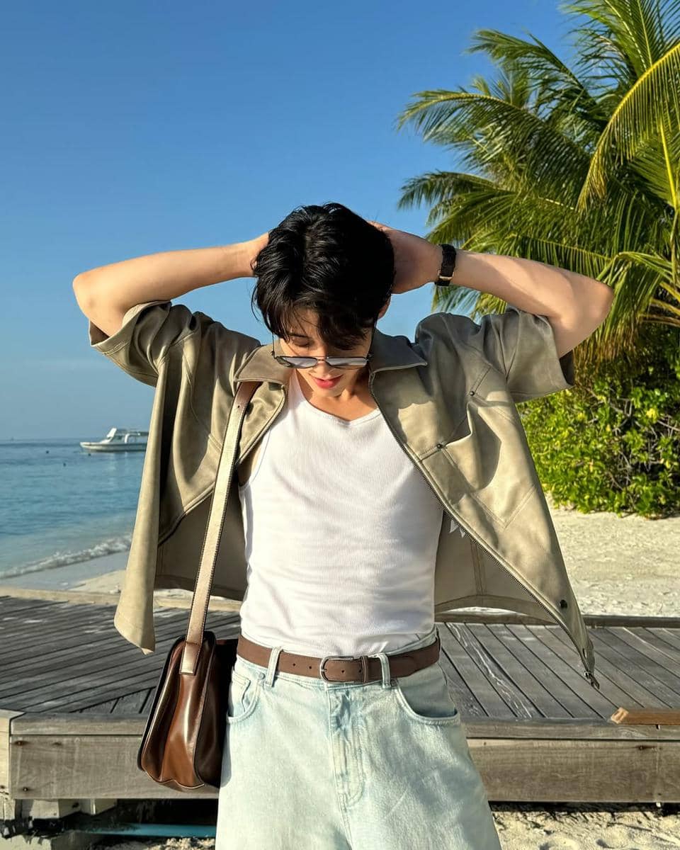 Outfit Liburan ke Pantai ala Aktor Jeon Changha