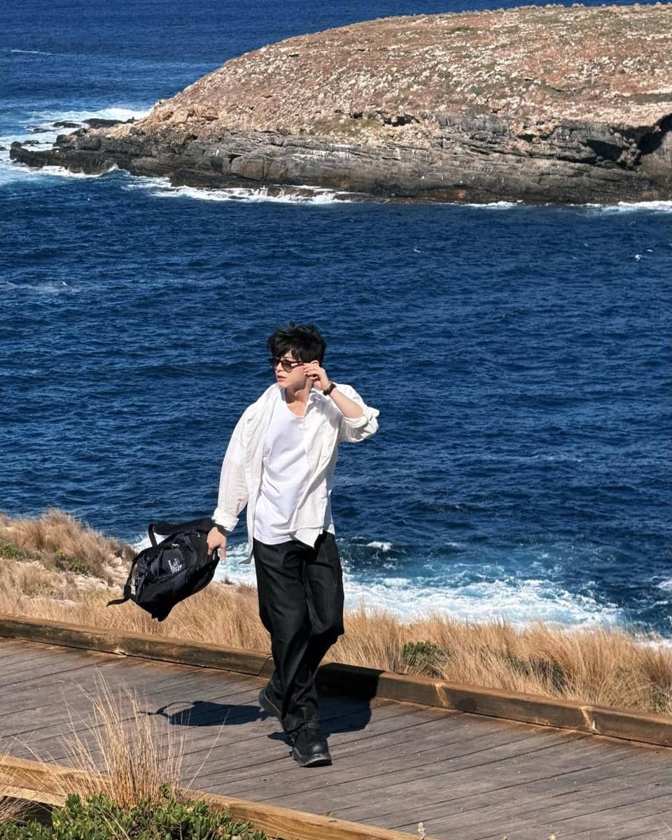 Outfit Liburan ke Pantai ala Aktor Jeon Changha
