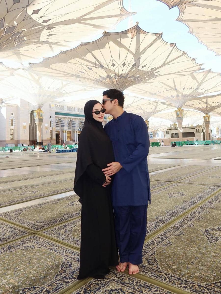 potret umrah Alyssa dan Al Ghazali