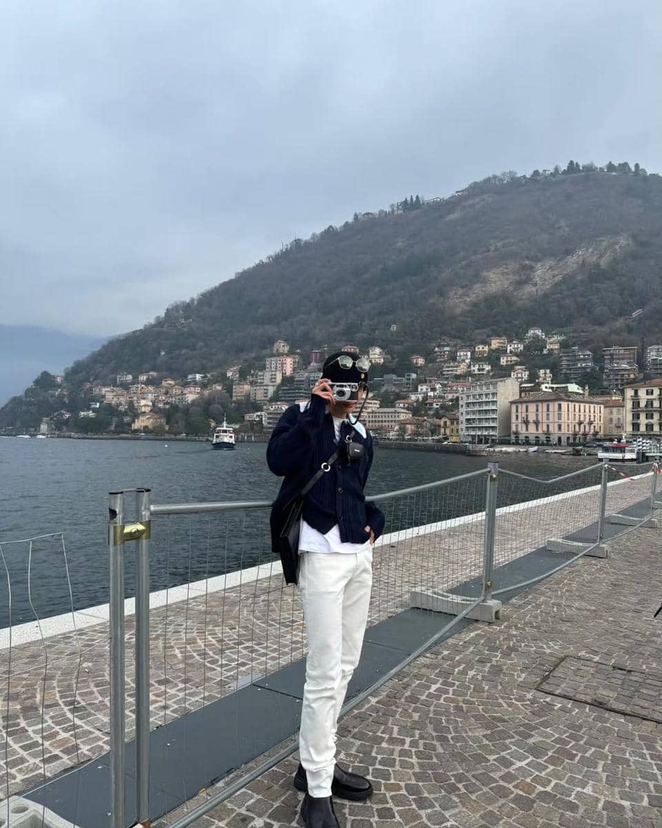 Hyunjin mengenakan beanie hat 