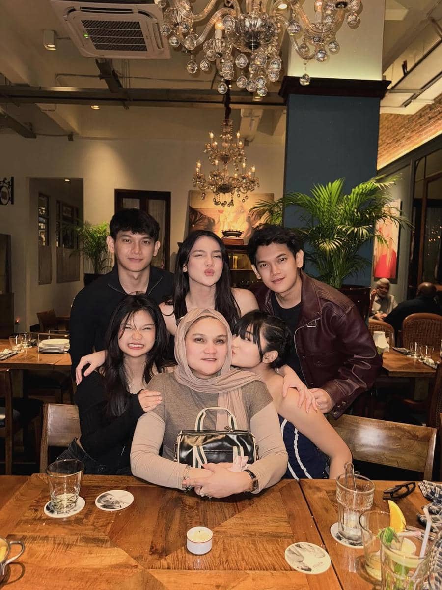 potret keluarga Winona Karamoy