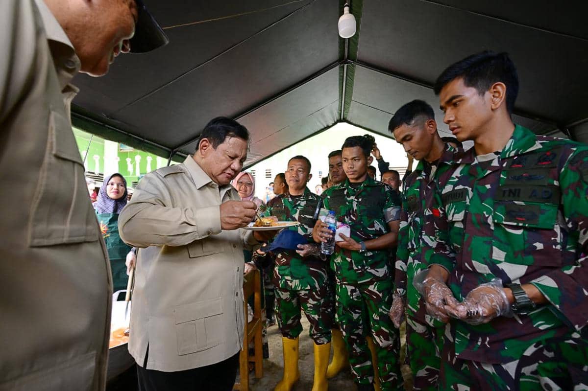Prabowo tinjau lokasi huntara