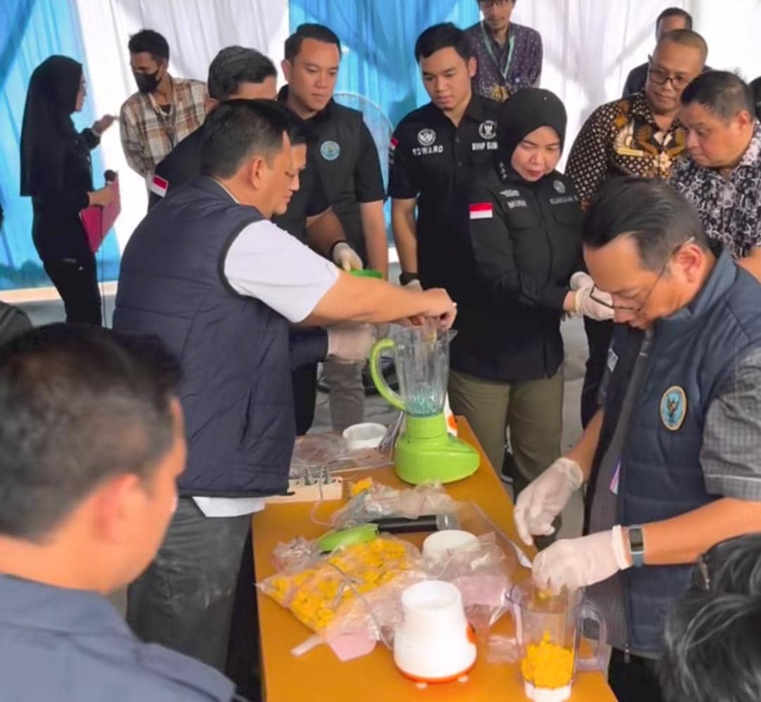 Pemusnahan barang bukti narkoba hasil operasi penggerebekan di kampung narkoba kawasan Kenten Laut, Kabupaten Banyuasin. (Dok. BNNP Sumsel)