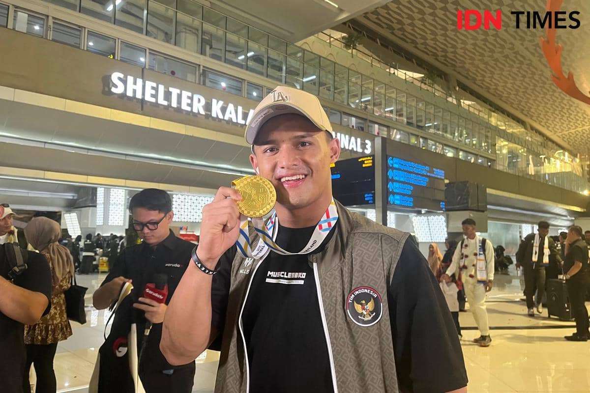 Lifter putra Indonesia, Rizki Juniansyah tiba di Tanah Air usai meraih medali emas dari SEA Games 2025 Thailand