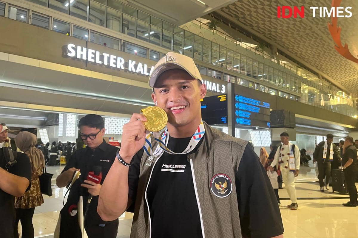Lifter putra Indonesia, Rizki Juniansyah tiba di Tanah Air usai meraih medali emas dari SEA Games 2025 Thailand