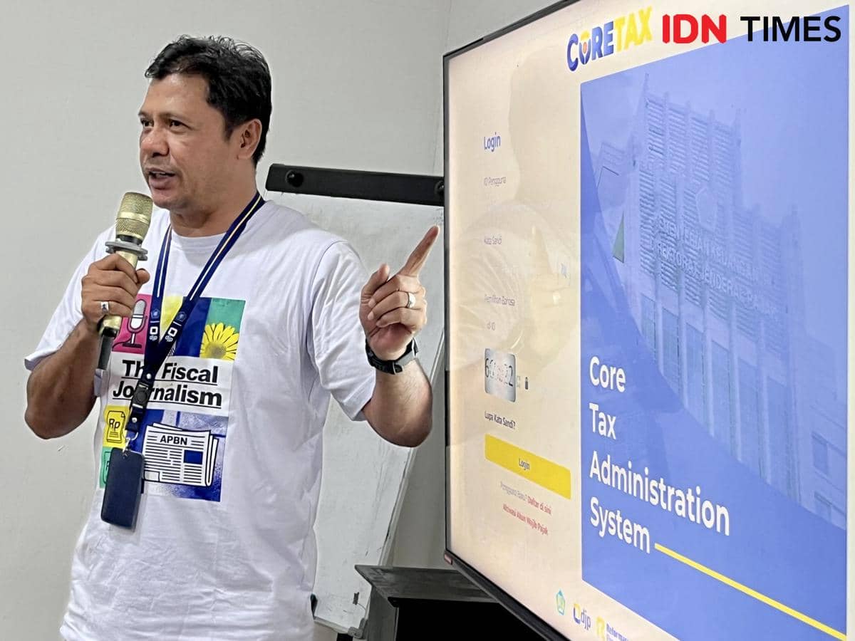 Kepala Bidang Penyuluhan, Pelayanan, dan Hubungan Masyarakat (P2Humas) DJP Jateng I, Hutomo Budi saat menjelaskan sistem Coretax di Semarang. (IDN Times/Dhana Kencana)