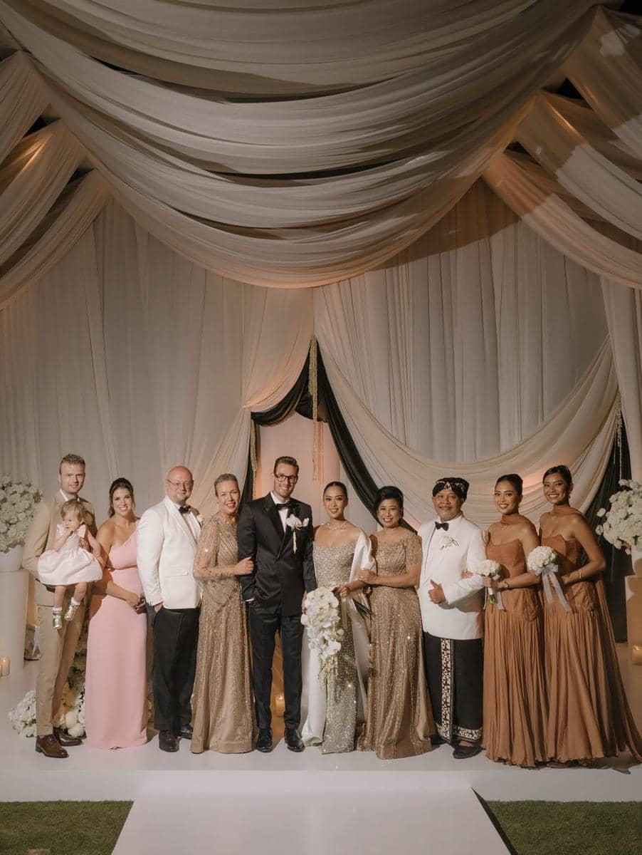 My best friend’s wedding. 🤎😭Still feeling overwhelmed with love from @mariarahajeng & @matthia.jpg