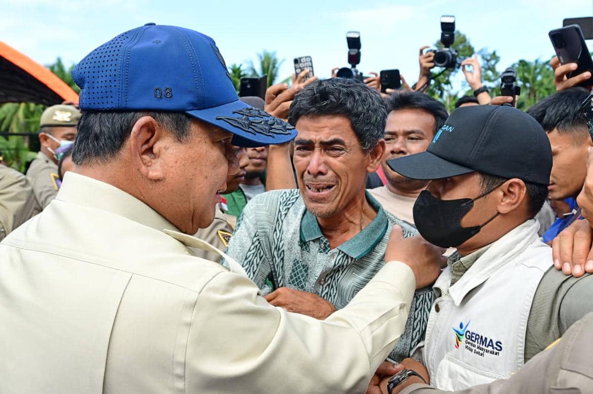 Prabowo tinjau lokasi huntara