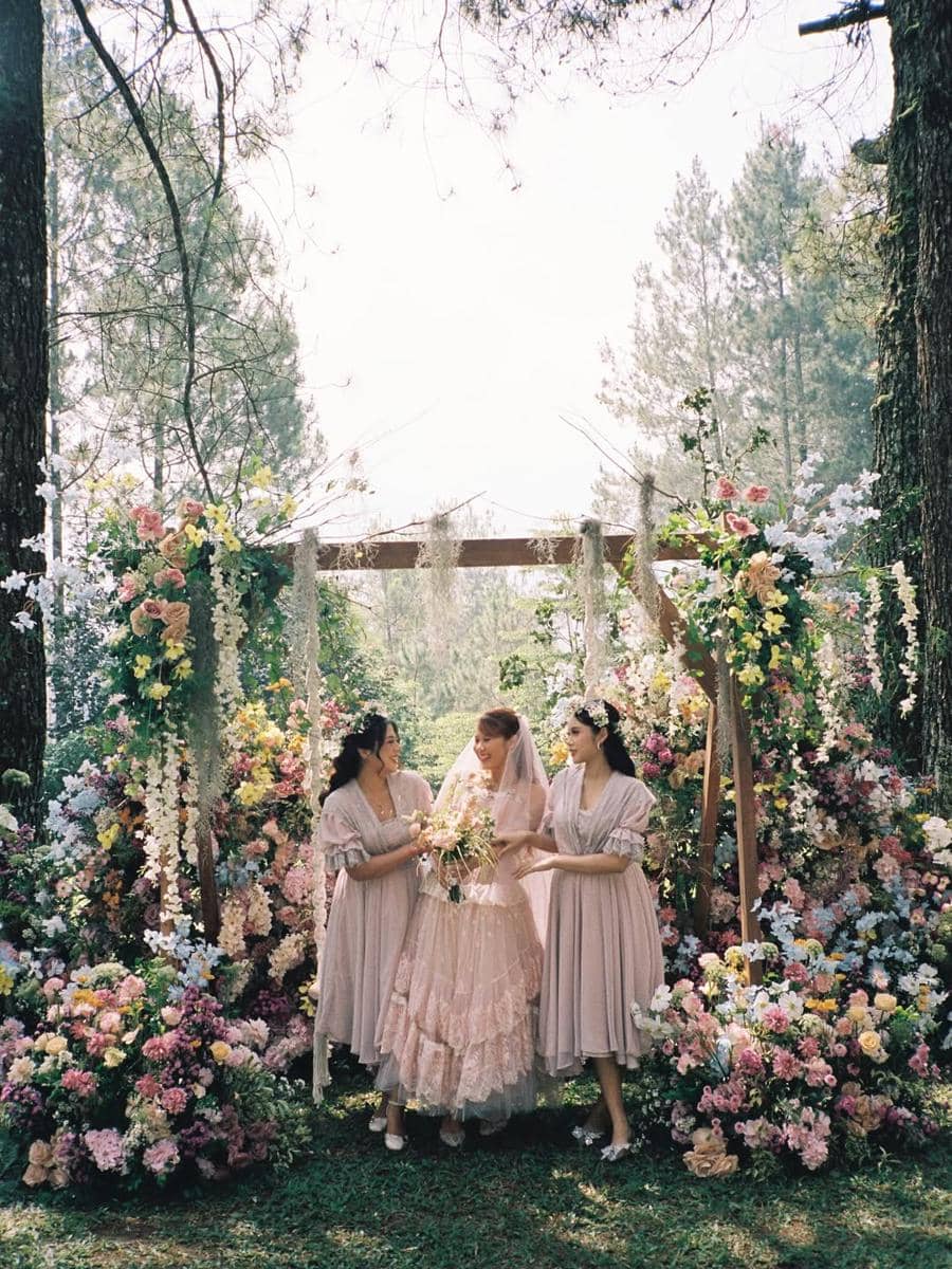 aku ingin ada di hari itu lagi, indah.WO & WP- @malinowedding Dekorasi- @eliordesignMUA- @vagues.jpg