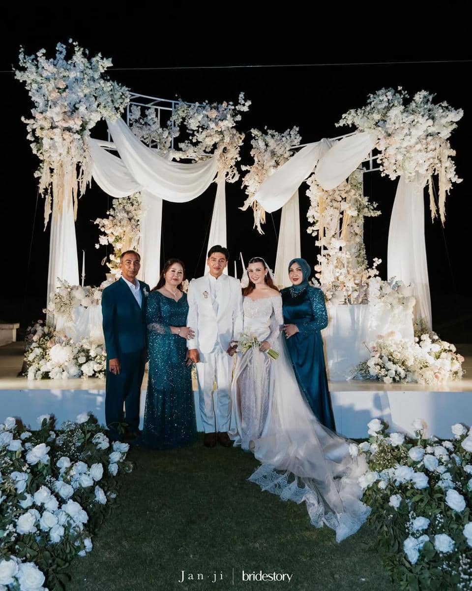 Mr & Mrs Vriza 💍🤍Wedding Planner & Organizer @by.hildaOfficial Media Partner @thebridestoryVen.jpg