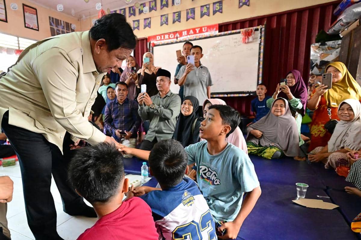 Prabowo tinjau lokasi huntara