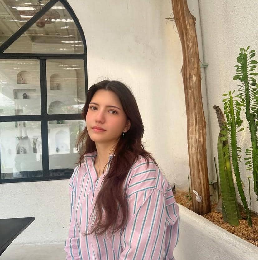 potret Cassandra Lee