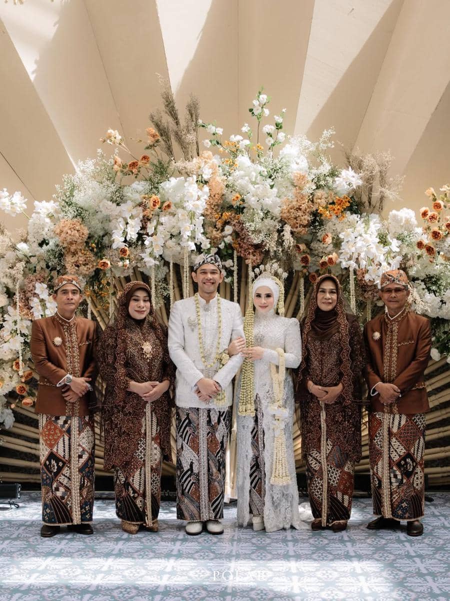 Akad Nikah 🤍Wo - @akassawedding Venue - @bumipermasih Decoration - @atmadja.decoration Catering (1).jpg