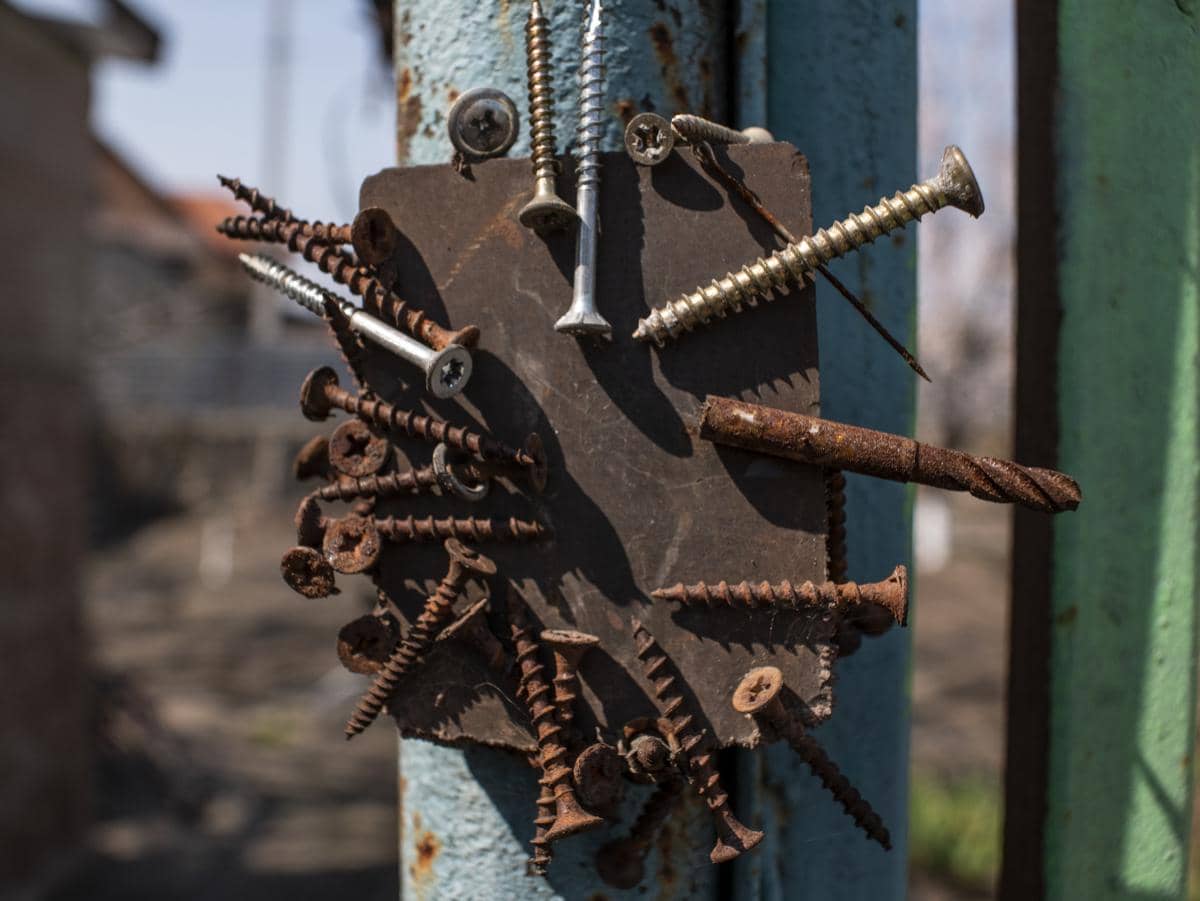 medium-vecteezy_rusty-screws-on-the-magnet-on-the-iron-pole-in-the-street_3167269_medium.jpg