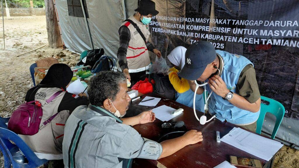 Tim PKM Tanggap Darurat Bencana Universitas Lampung (Unila) melakukan mobilisasi pelayanan kesehatan di wilayah terdampak banjir Kabupaten Aceh Tamiang