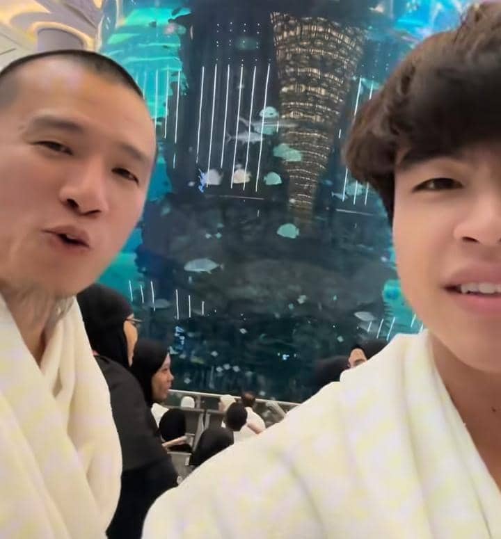 Steven Wongso umrah pertama kali setelah mualaf 