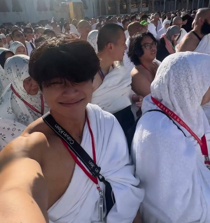 Steven Wongso umrah pertama kali setelah mualaf 