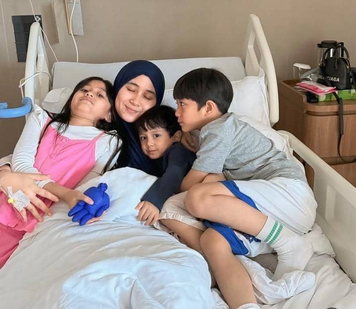 Ryana Dea dirawat karena luka di saluran pencernaan