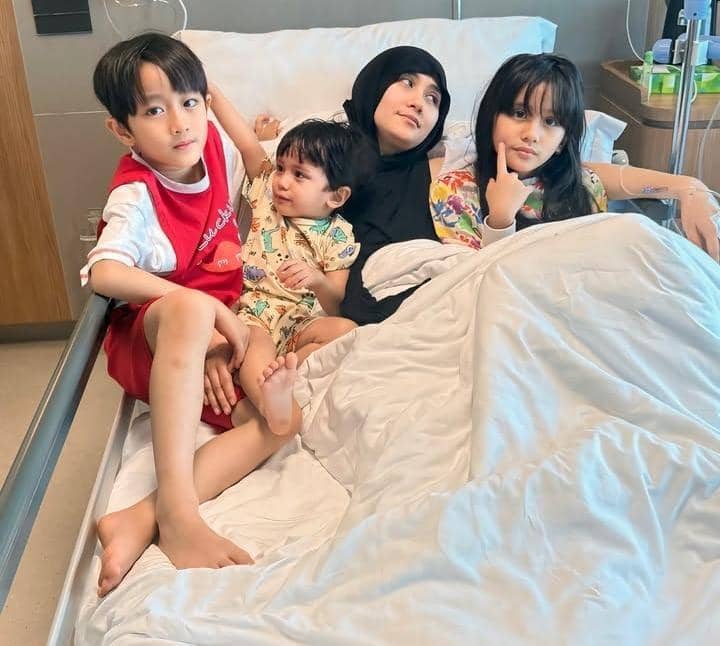 Ryana Dea dirawat karena luka di saluran pencernaan