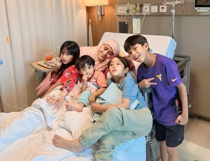 Ryana Dea dirawat karena luka di saluran pencernaan