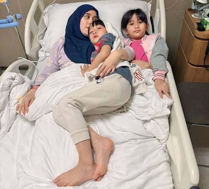 Ryana Dea dirawat karena luka di saluran pencernaan