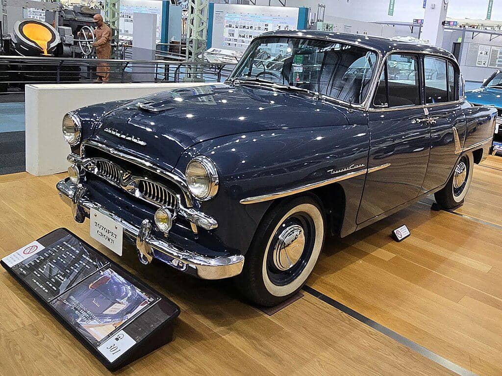 Toyopet (Toyota) Crown Deluxe 1955 di Museum Peringatan Industri dan Teknologi Toyota, Nagoya, Jepang