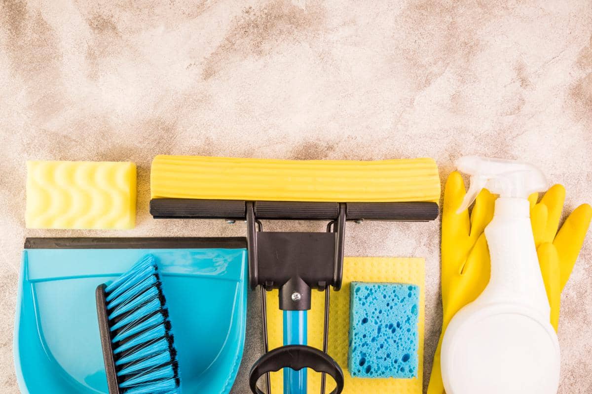 ilustrasi peralatan kebersihan