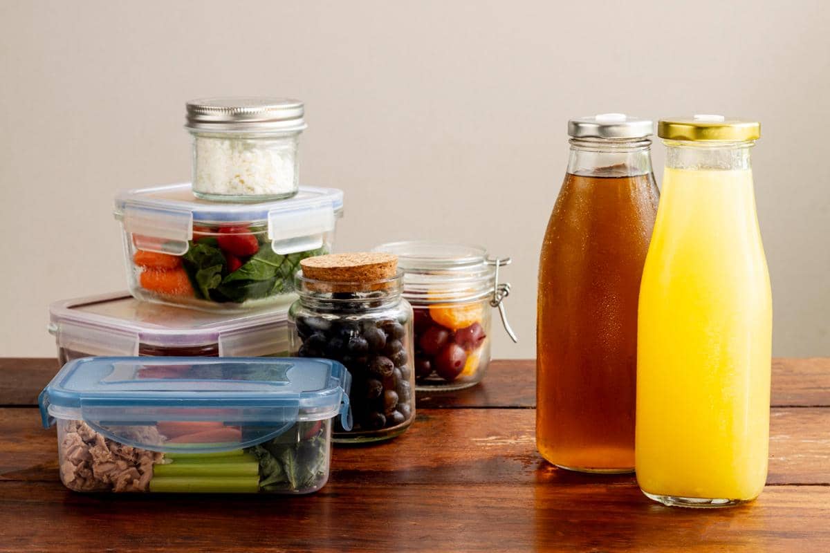 ilustrasi peralatan minum dan makan