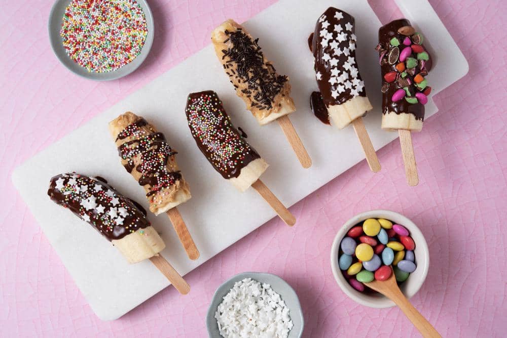 ilustrasi chocolate dipped fruit